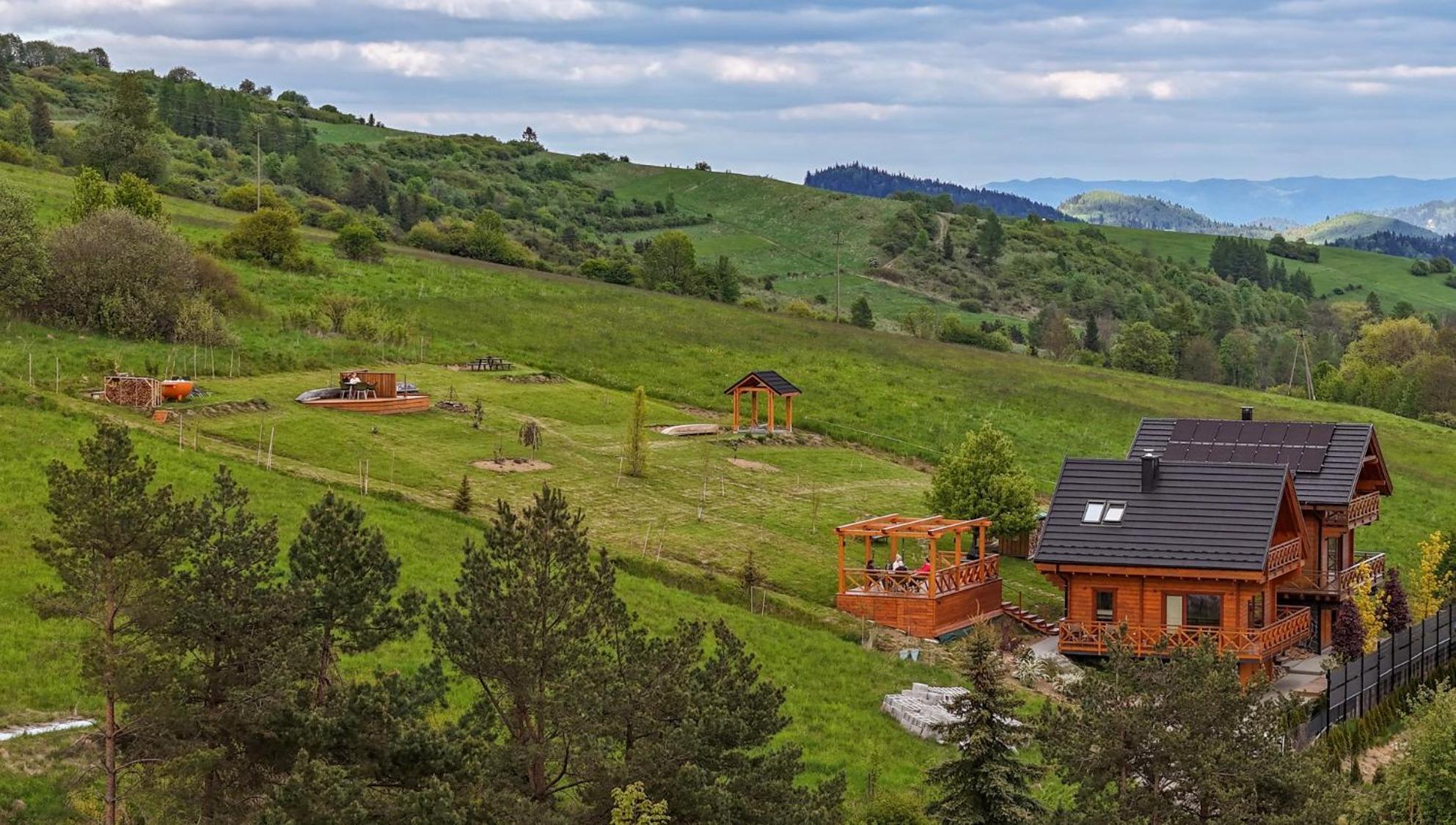 Houten Vakantiewoning "Reisnaarpolen" Royaal Ontbijt, Sauna En Hottub Czarna Gora Exterior photo