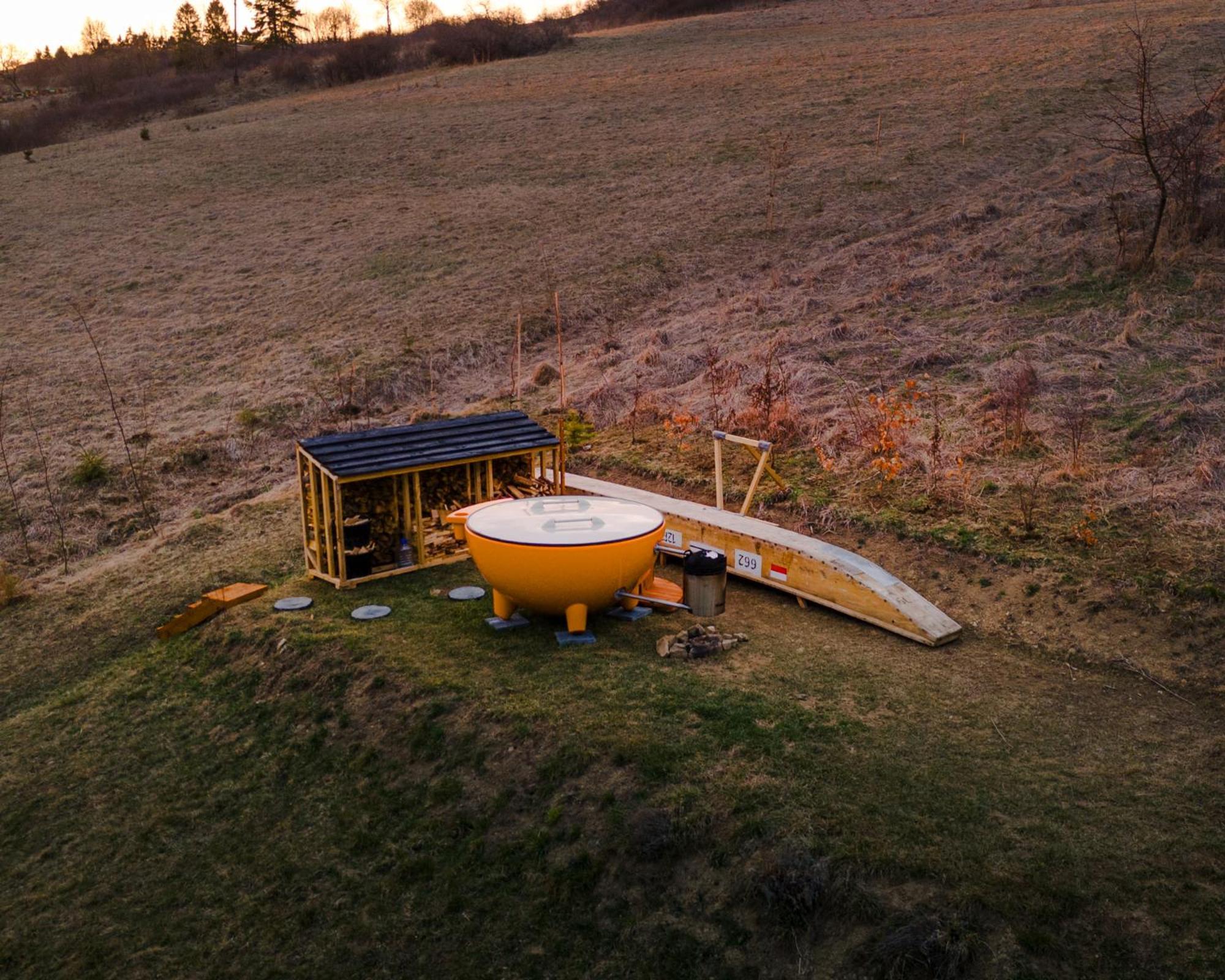 Houten Vakantiewoning "Reisnaarpolen" Royaal Ontbijt, Sauna En Hottub Czarna Gora Exterior photo